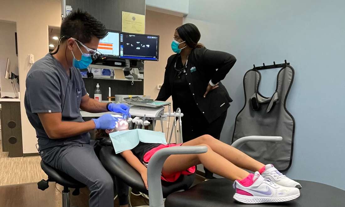 Dr. in dental room with kid in Temple,TX
